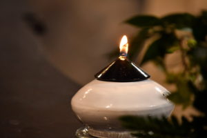 "Tu, Signore, sei luce alla mia lampada; il mio Dio rischiara le mie tenebre" (sal 17,29).